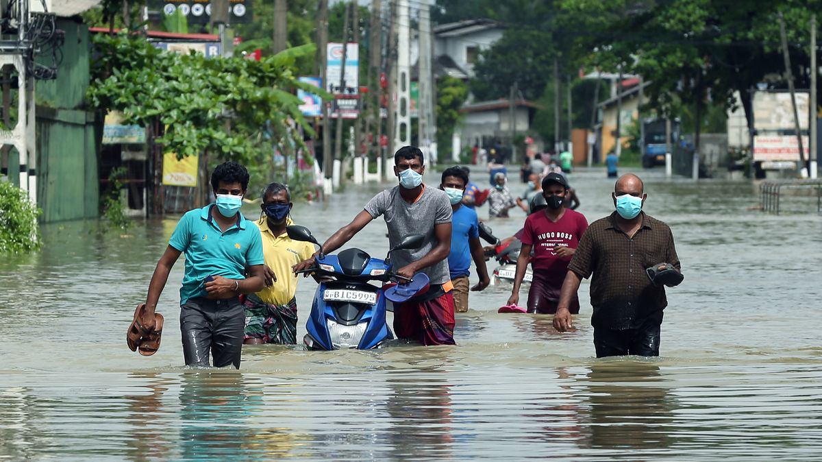 Video: Přívalové deště způsobily na Srí Lance povodně a sesuvy půdy